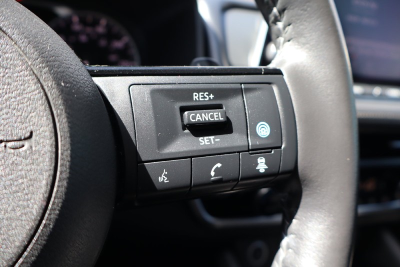 Nissan Rogue Vehicle Full-screen Gallery Image 26