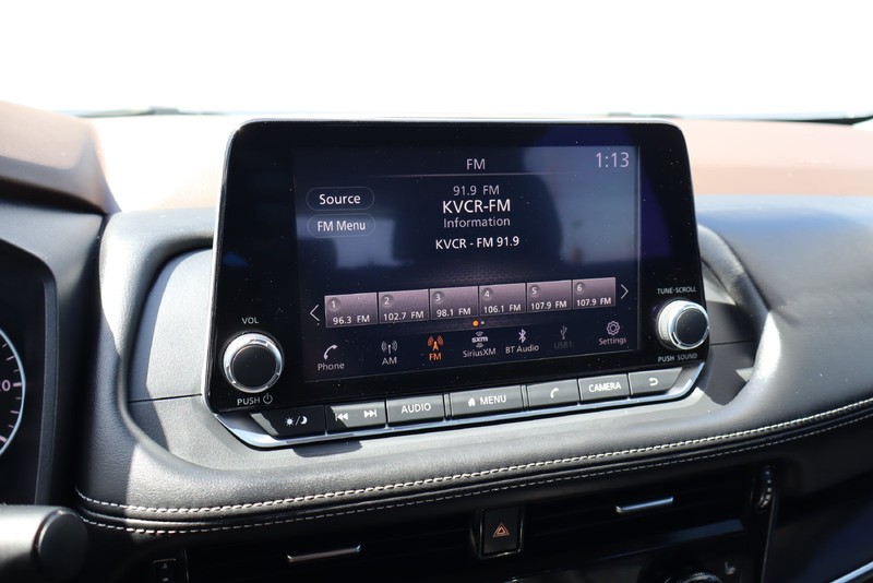 Nissan Rogue Vehicle Full-screen Gallery Image 28