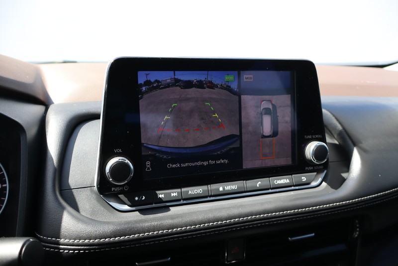Nissan Rogue Vehicle Full-screen Gallery Image 29