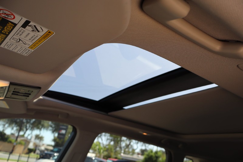 Nissan Rogue Vehicle Full-screen Gallery Image 32