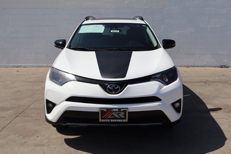 Toyota RAV4 Vehicle Full-screen Gallery Image 02