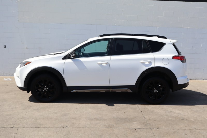 Toyota RAV4 Vehicle Full-screen Gallery Image 10