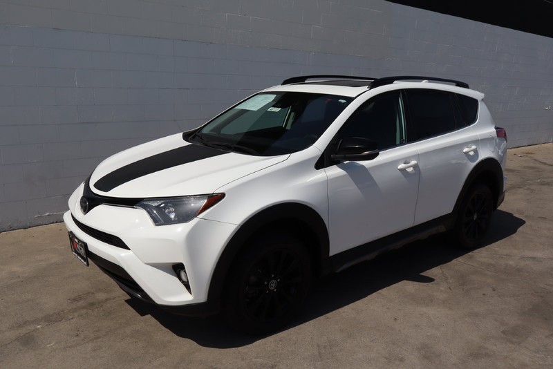 Toyota RAV4 Vehicle Full-screen Gallery Image 11