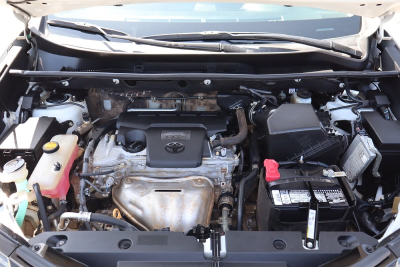 Toyota RAV4 Vehicle Full-screen Gallery Image 12