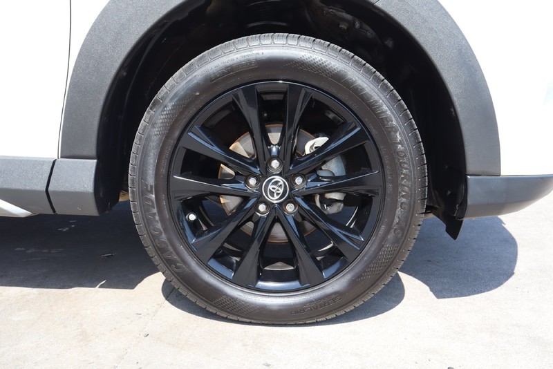 Toyota RAV4 Vehicle Full-screen Gallery Image 13