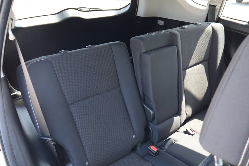 Toyota RAV4 Vehicle Full-screen Gallery Image 20