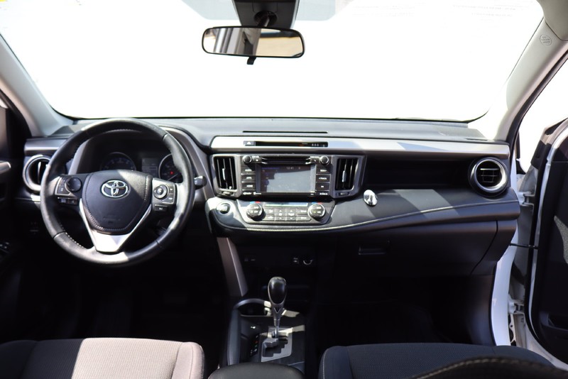 Toyota RAV4 Vehicle Full-screen Gallery Image 21
