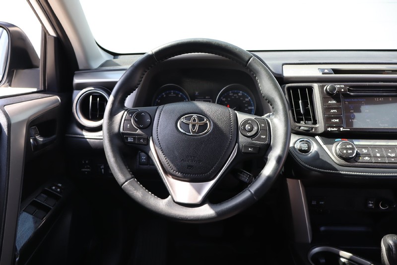 Toyota RAV4 Vehicle Full-screen Gallery Image 23