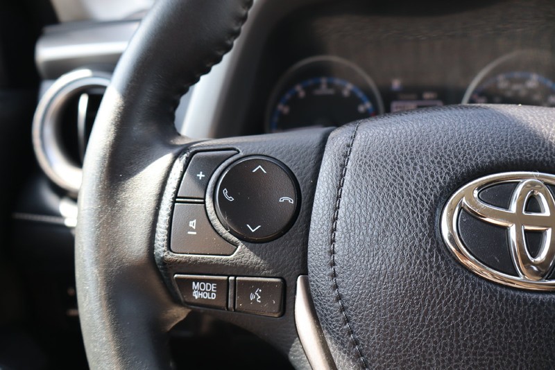 Toyota RAV4 Vehicle Full-screen Gallery Image 24