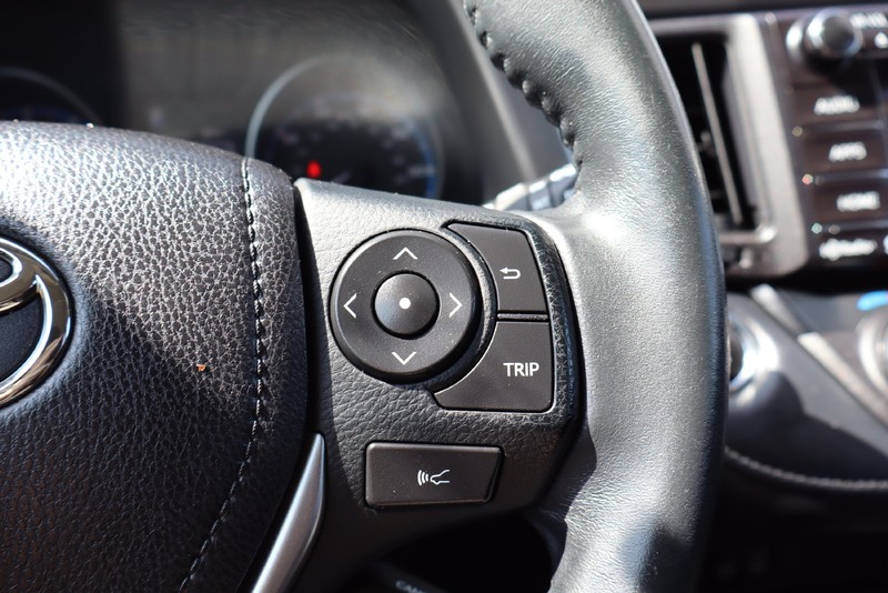 Toyota RAV4 Vehicle Full-screen Gallery Image 25