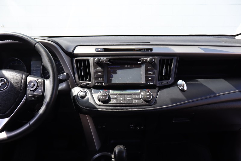 Toyota RAV4 Vehicle Full-screen Gallery Image 26