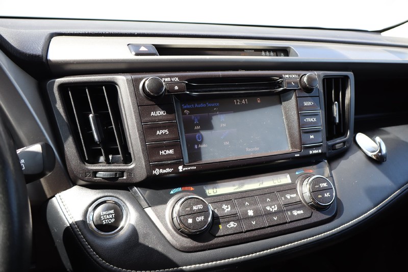 Toyota RAV4 Vehicle Full-screen Gallery Image 27