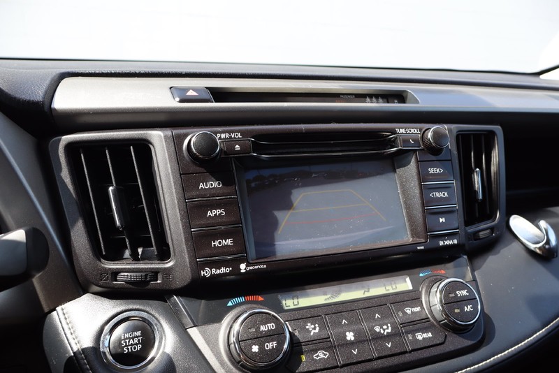 Toyota RAV4 Vehicle Full-screen Gallery Image 28