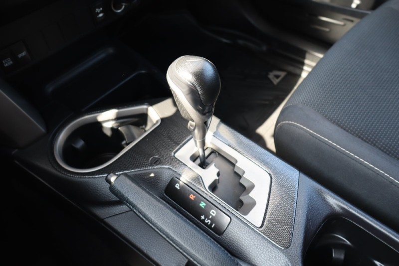 Toyota RAV4 Vehicle Full-screen Gallery Image 29