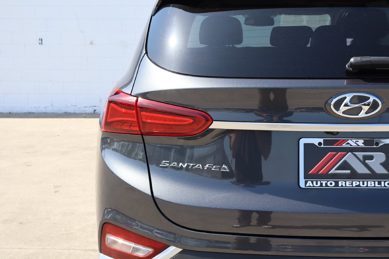 Hyundai Santa Fe Vehicle Full-screen Gallery Image 07