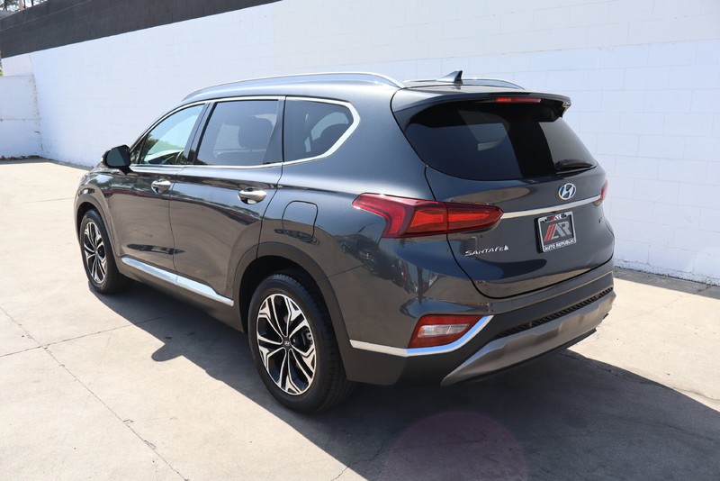 Hyundai Santa Fe Vehicle Full-screen Gallery Image 10