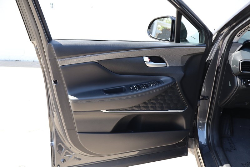 Hyundai Santa Fe Vehicle Full-screen Gallery Image 15