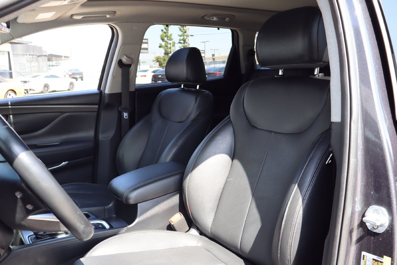 Hyundai Santa Fe Vehicle Full-screen Gallery Image 17