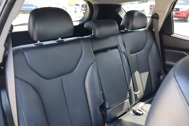 Hyundai Santa Fe Vehicle Full-screen Gallery Image 21