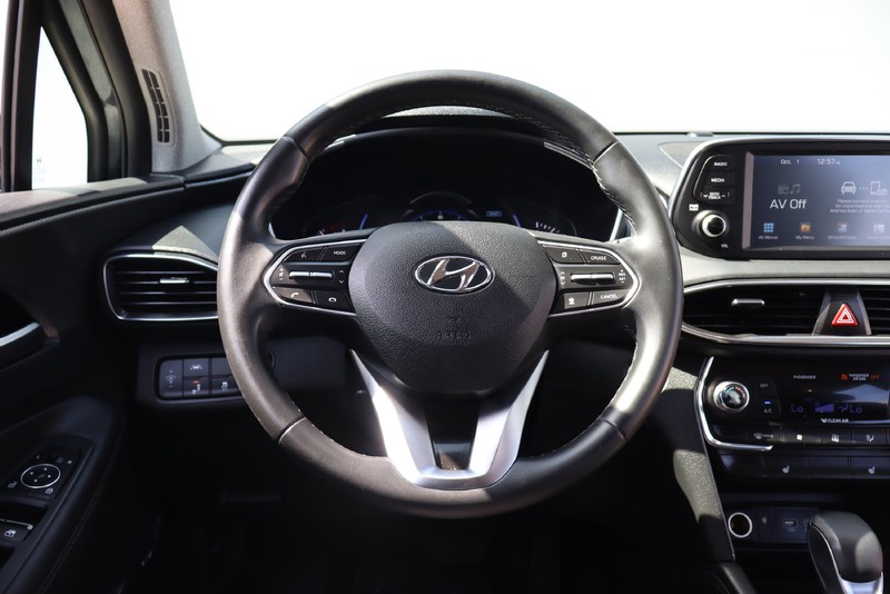 Hyundai Santa Fe Vehicle Full-screen Gallery Image 24