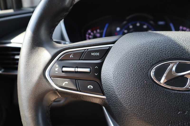 Hyundai Santa Fe Vehicle Full-screen Gallery Image 25