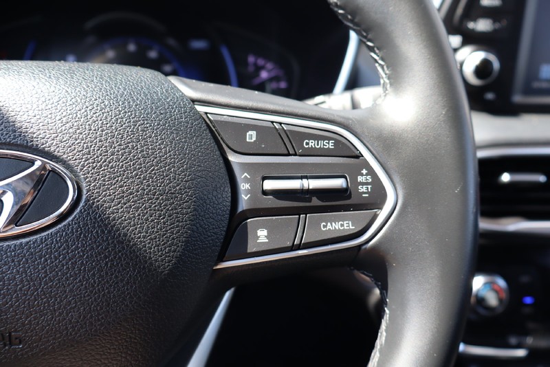 Hyundai Santa Fe Vehicle Full-screen Gallery Image 26