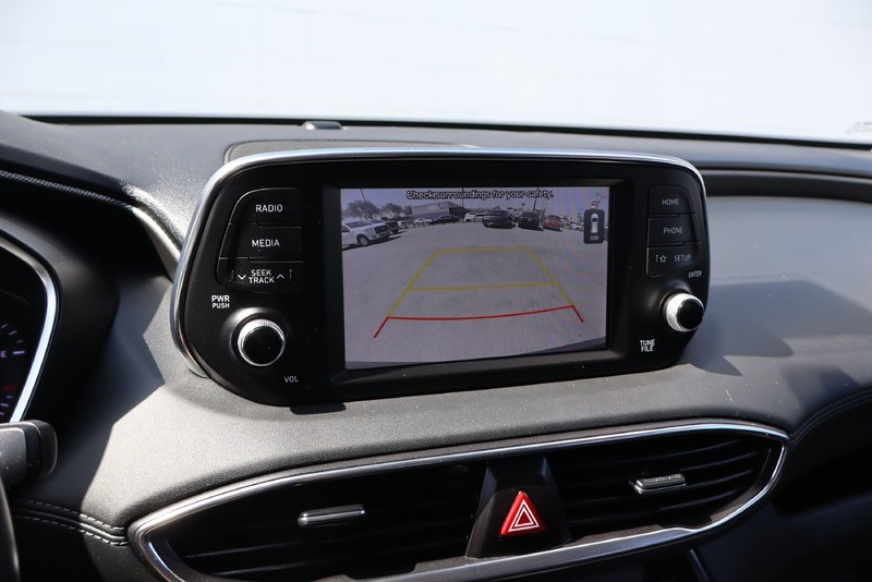 Hyundai Santa Fe Vehicle Full-screen Gallery Image 29