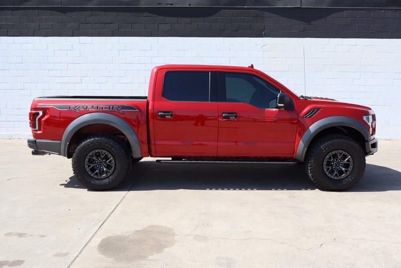 Ford F-150 Vehicle Full-screen Gallery Image 04