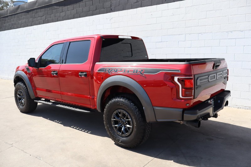 Ford F-150 Vehicle Full-screen Gallery Image 09