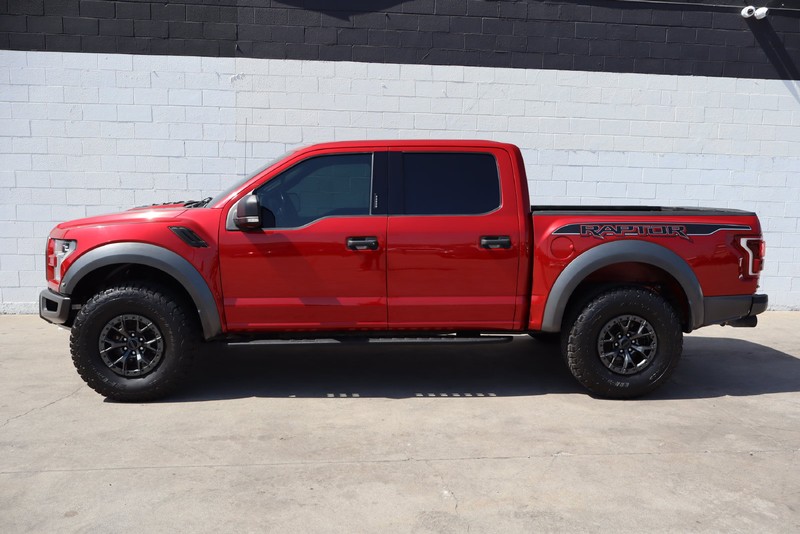 Ford F-150 Vehicle Full-screen Gallery Image 10