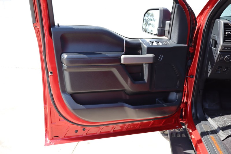 Ford F-150 Vehicle Full-screen Gallery Image 14