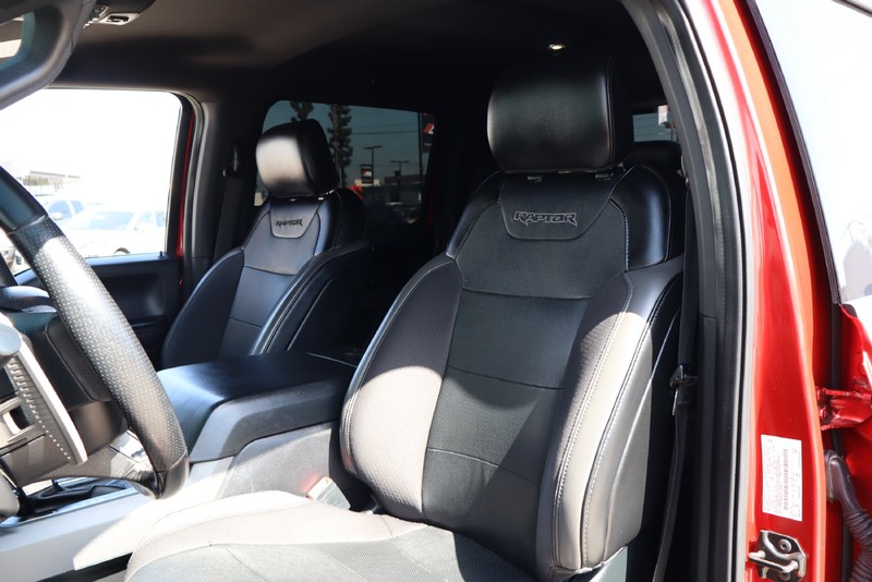 Ford F-150 Vehicle Full-screen Gallery Image 16