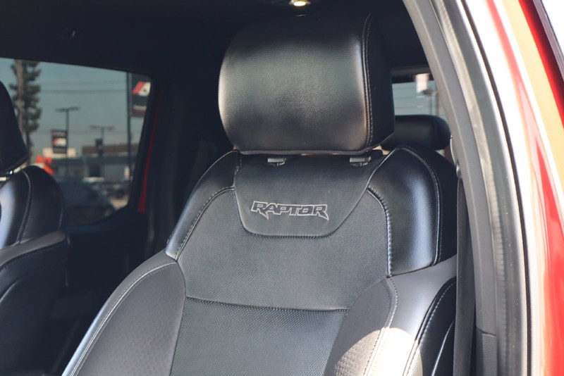 Ford F-150 Vehicle Full-screen Gallery Image 17