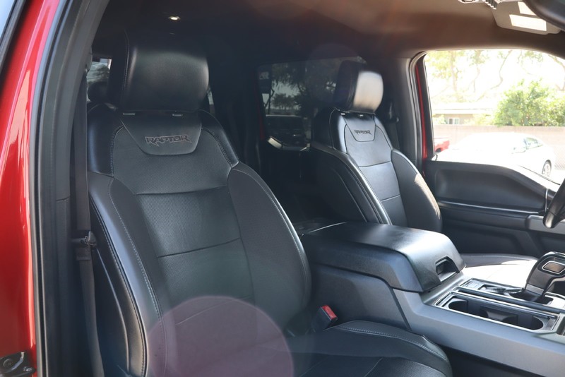 Ford F-150 Vehicle Full-screen Gallery Image 19