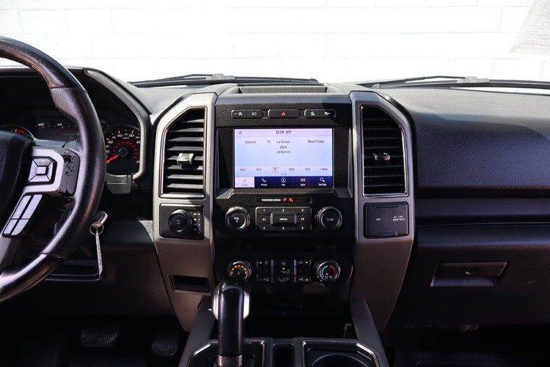 Ford F-150 Vehicle Full-screen Gallery Image 23