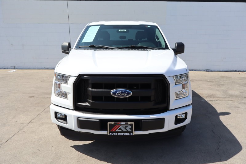 Ford F-150 Vehicle Full-screen Gallery Image 03