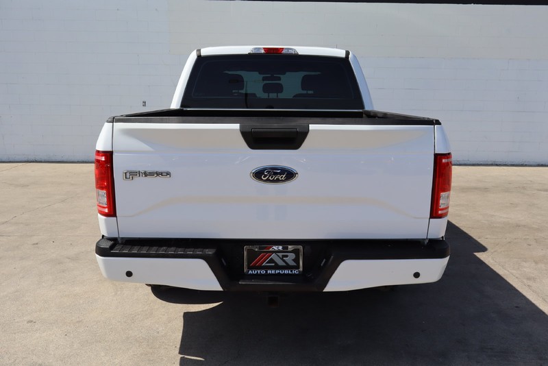 Ford F-150 Vehicle Full-screen Gallery Image 06