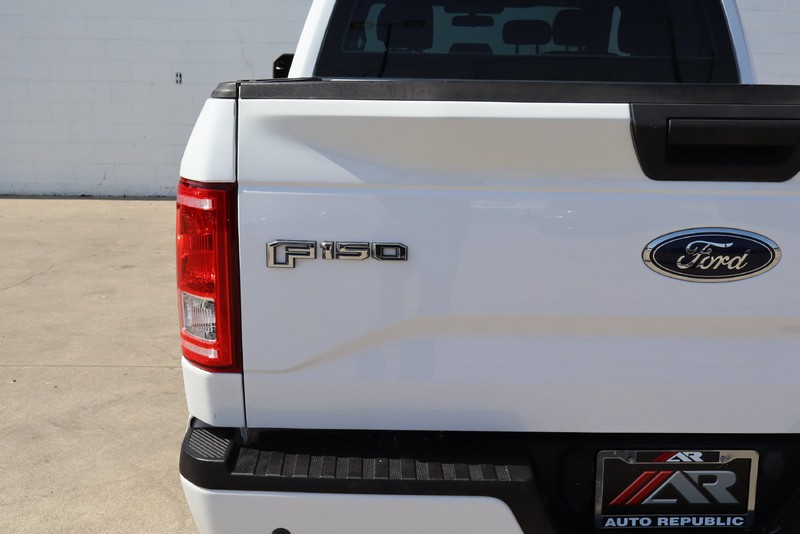 Ford F-150 Vehicle Full-screen Gallery Image 07