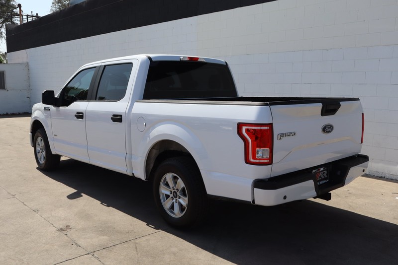 Ford F-150 Vehicle Full-screen Gallery Image 09
