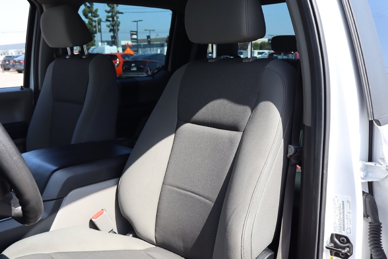 Ford F-150 Vehicle Full-screen Gallery Image 16