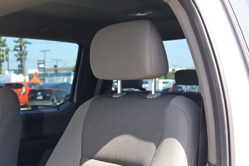 Ford F-150 Vehicle Full-screen Gallery Image 17