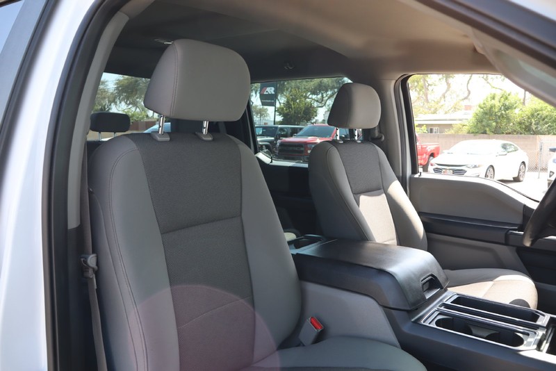 Ford F-150 Vehicle Full-screen Gallery Image 19