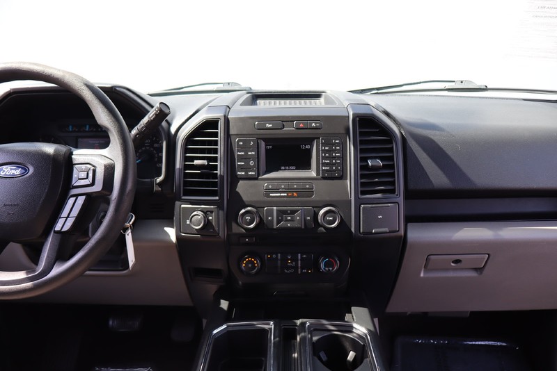 Ford F-150 Vehicle Full-screen Gallery Image 26