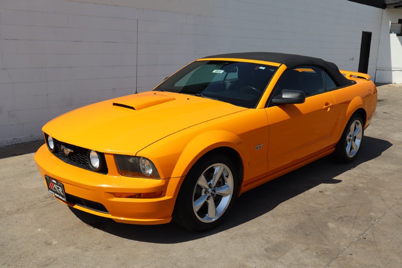 Ford Mustang Vehicle Full-screen Gallery Image 10