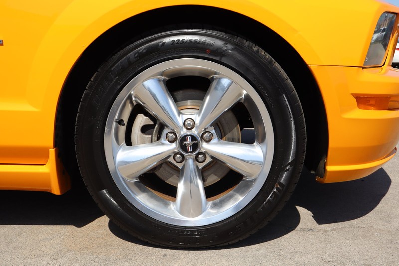 Ford Mustang Vehicle Full-screen Gallery Image 12