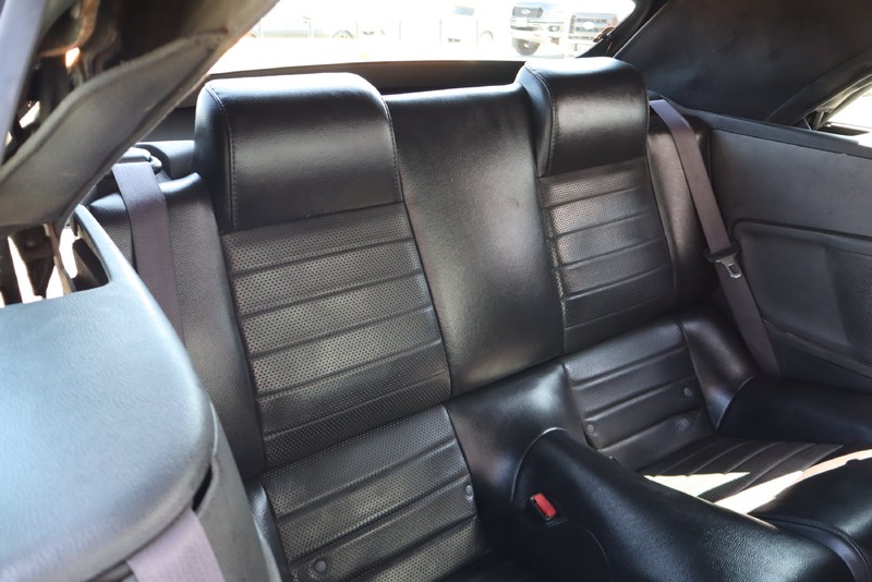 Ford Mustang Vehicle Full-screen Gallery Image 19