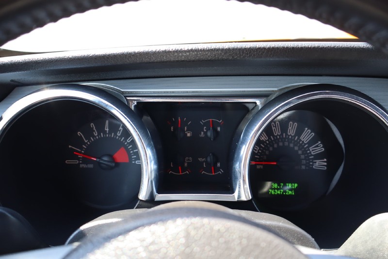 Ford Mustang Vehicle Full-screen Gallery Image 21
