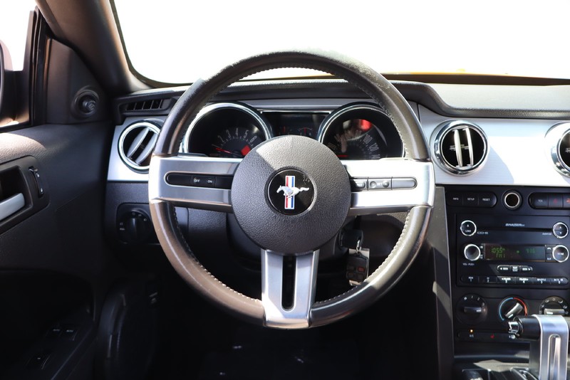 Ford Mustang Vehicle Full-screen Gallery Image 22
