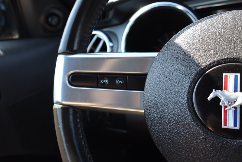 Ford Mustang Vehicle Full-screen Gallery Image 23
