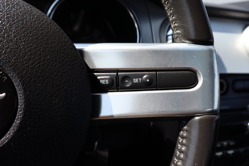 Ford Mustang Vehicle Full-screen Gallery Image 24